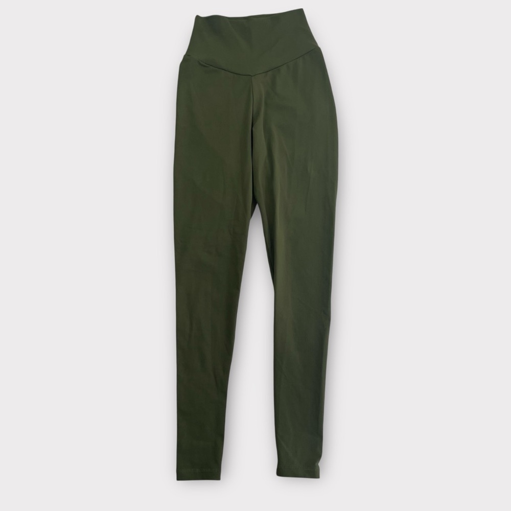 CLS Sportswear Scrunch Butt Leggings XS Olive Green